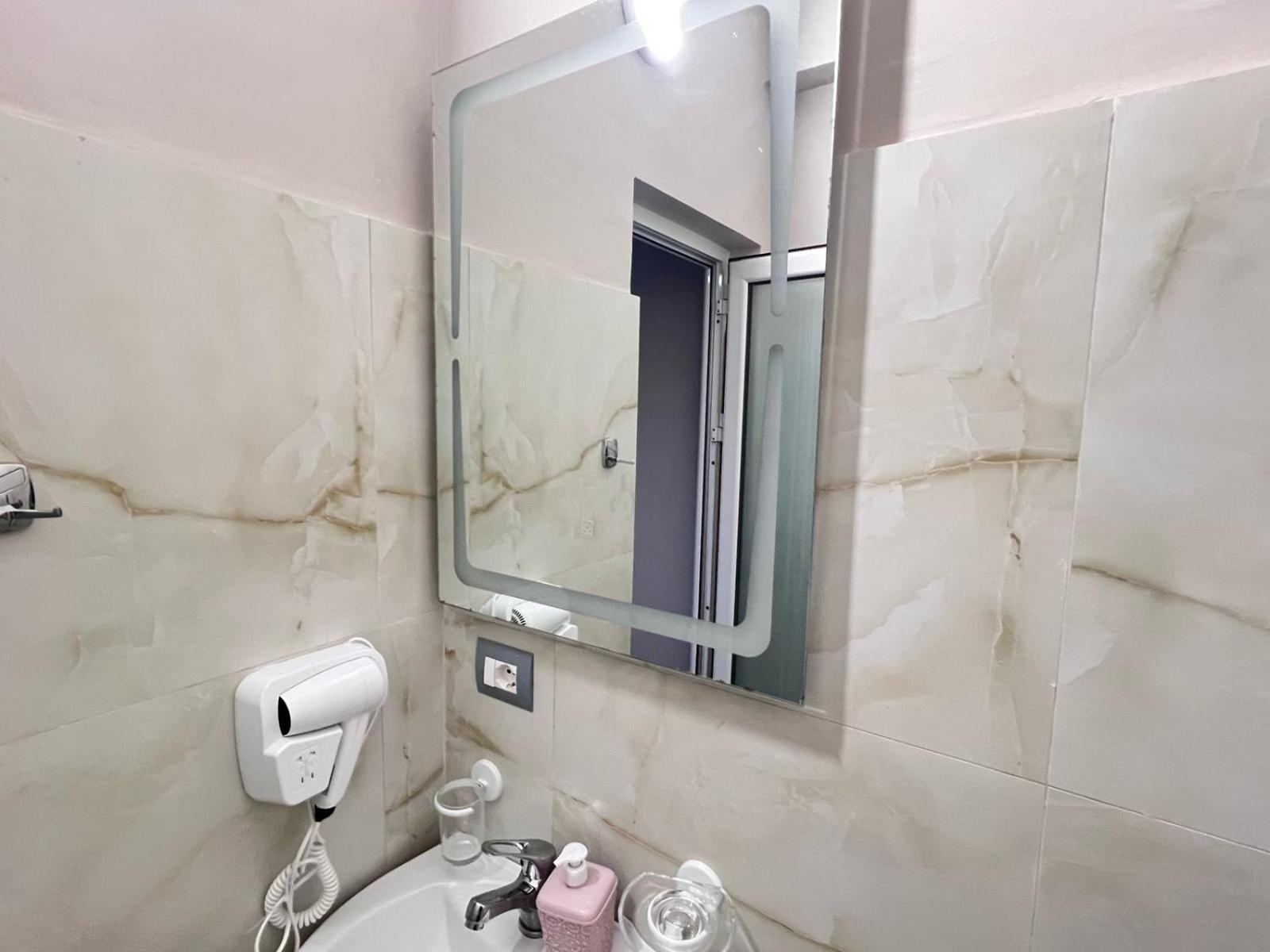 Serene Hotel apartamentowy Wlora